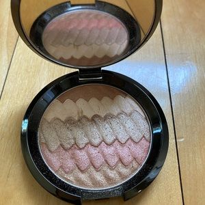 Becca highlighter